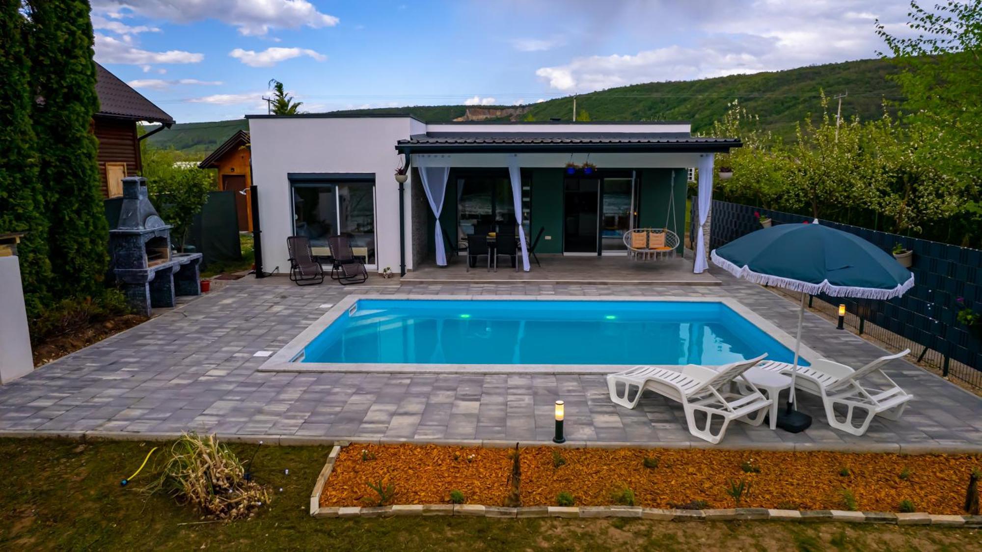 Simply-Una Bihac Luaran gambar