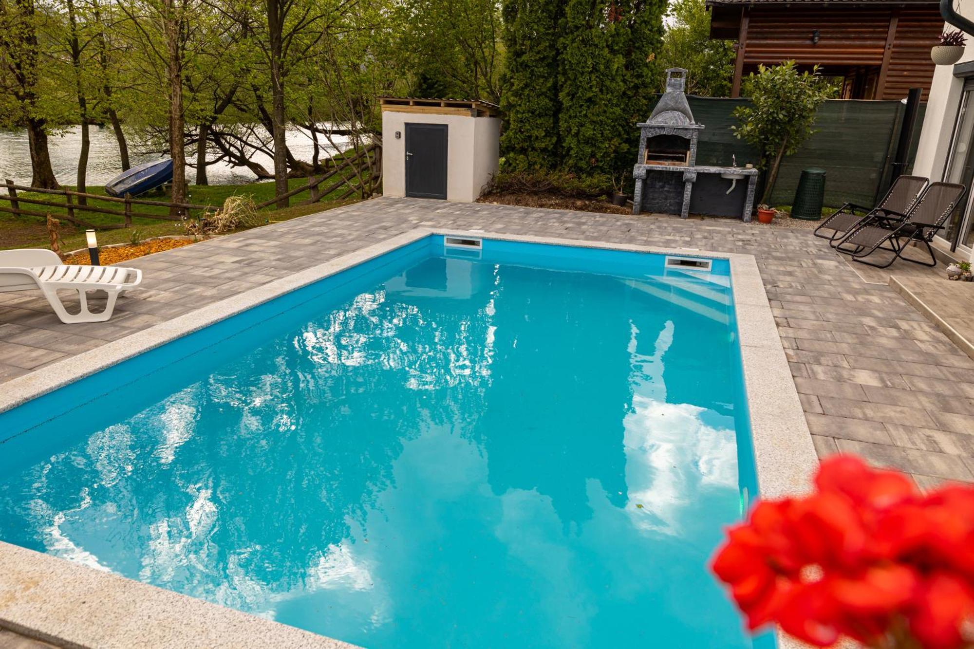 Simply-Una Bihac Luaran gambar
