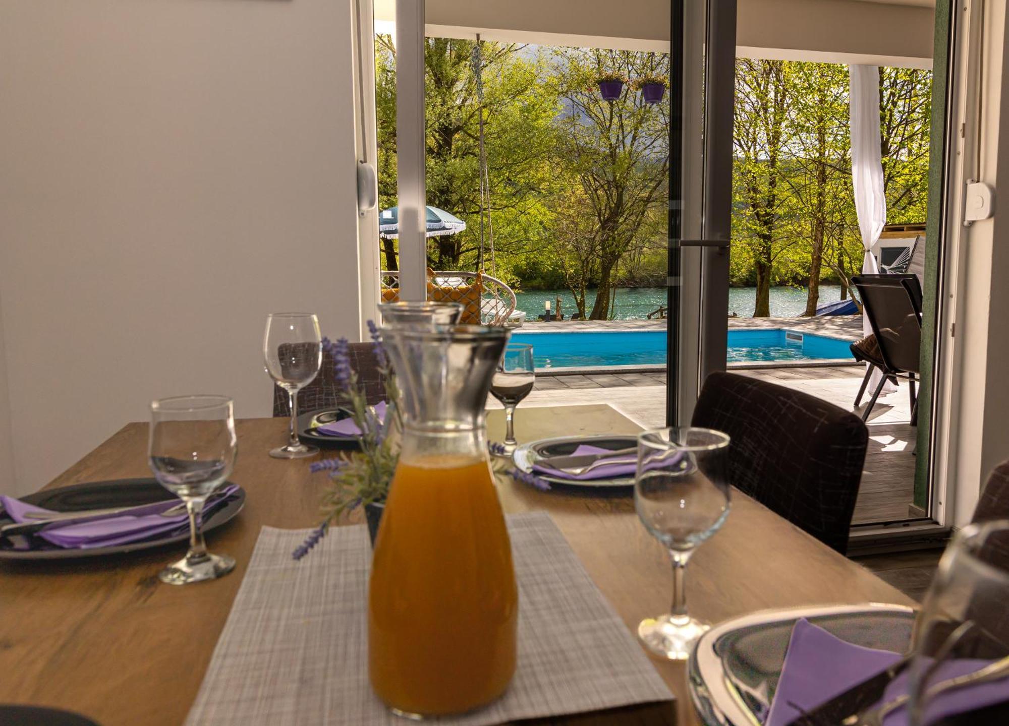 Simply-Una Bihac Luaran gambar