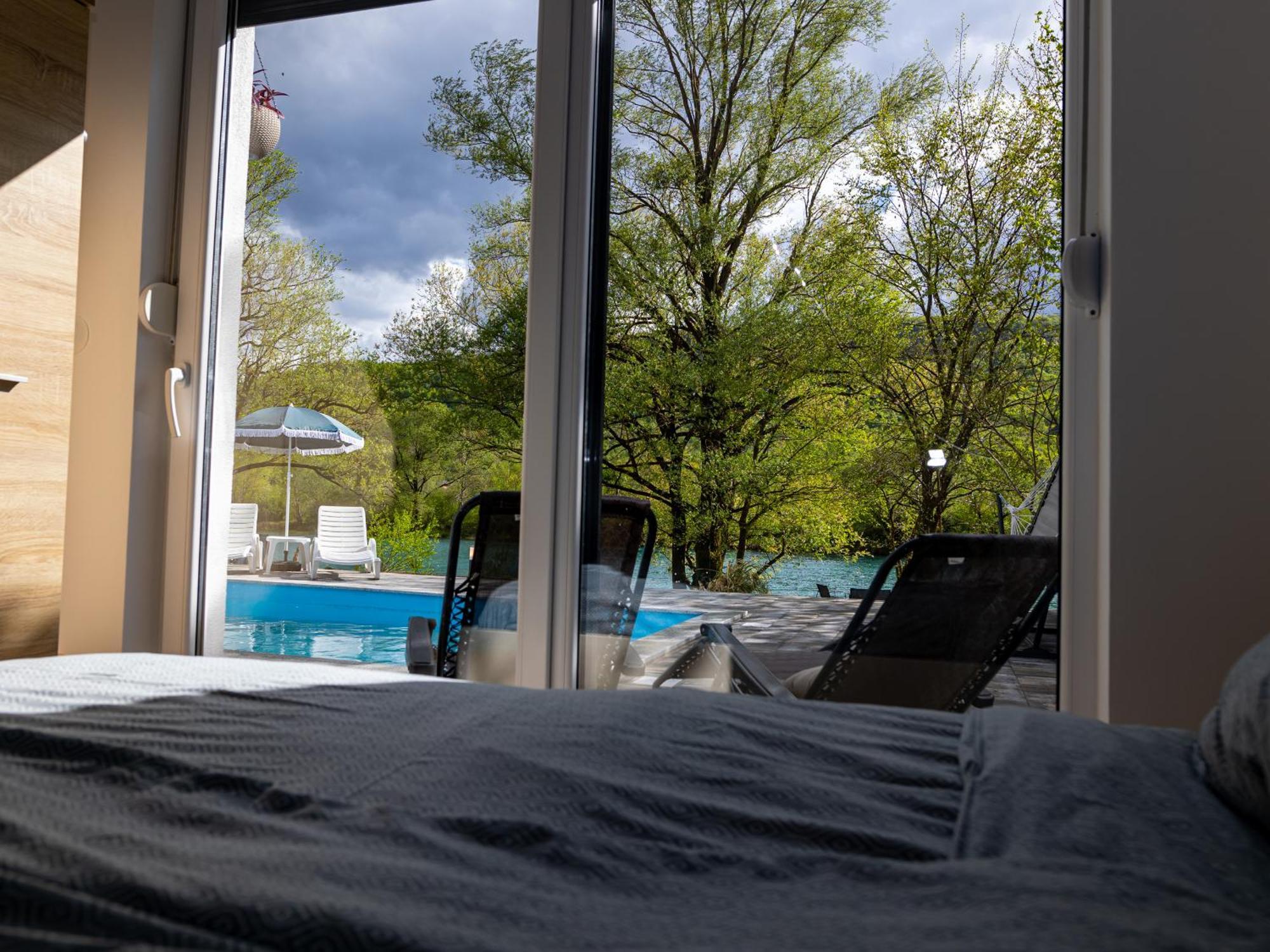 Simply-Una Bihac Luaran gambar