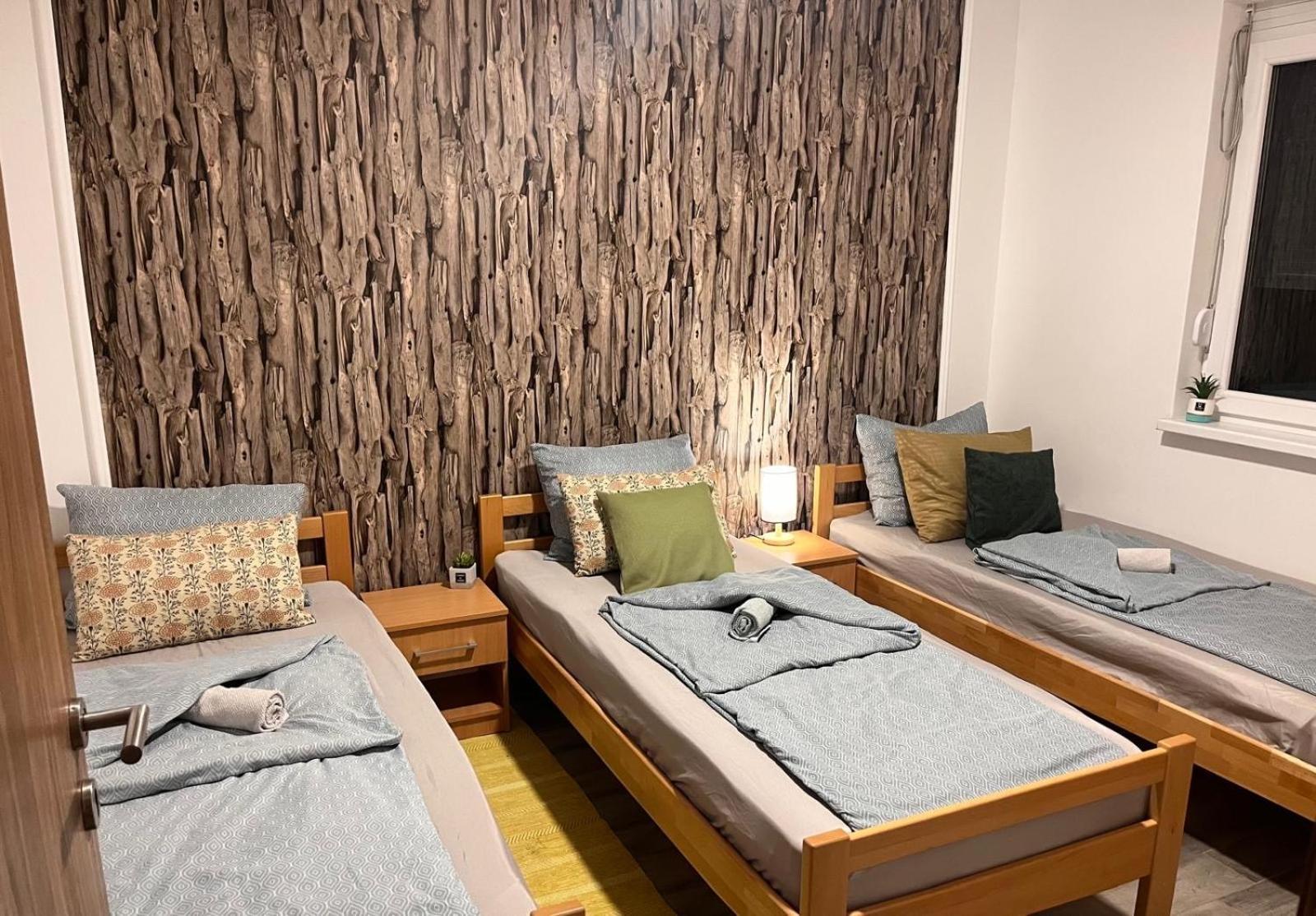 Simply-Una Bihac Luaran gambar