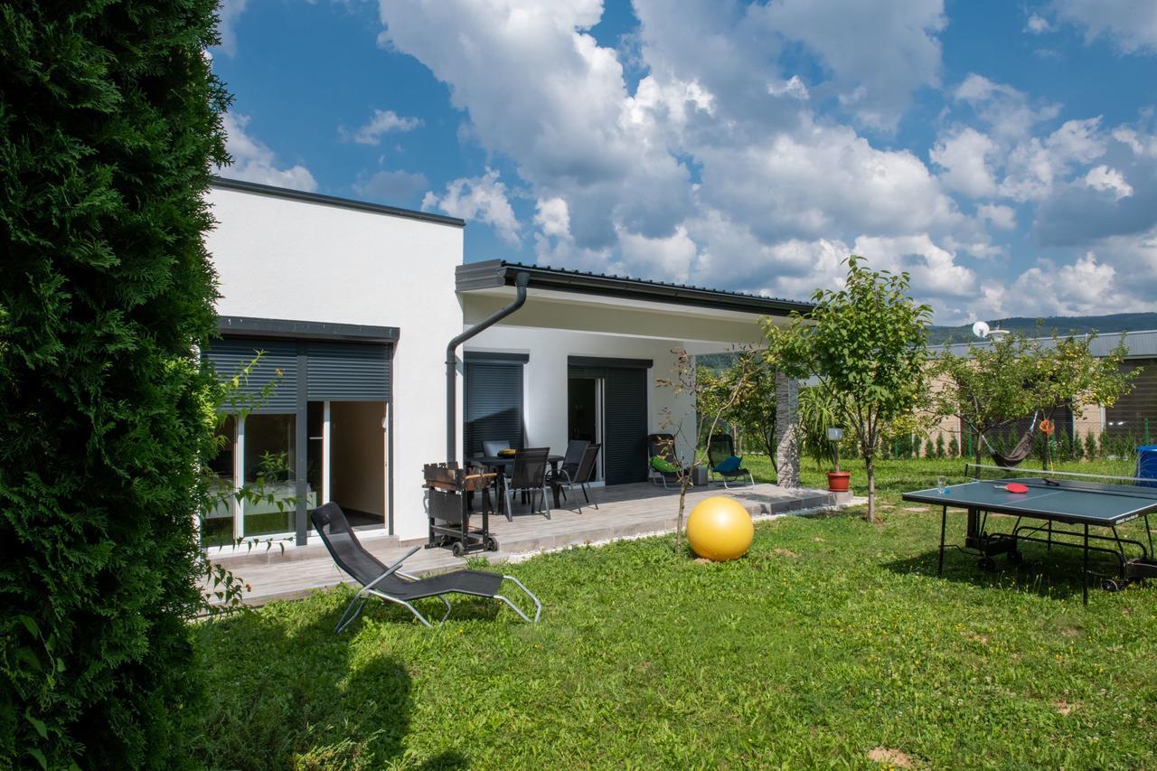 Simply-Una Bihac Luaran gambar