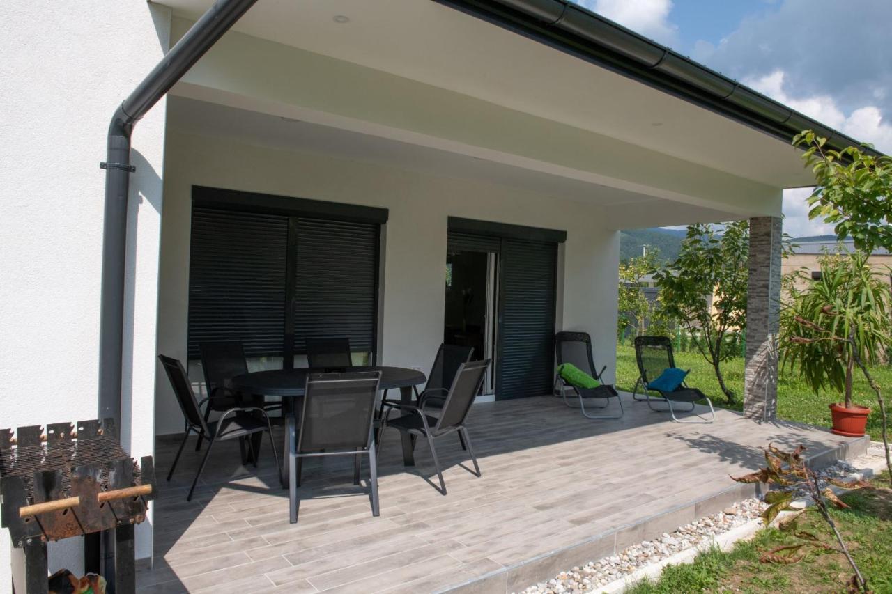 Simply-Una Bihac Luaran gambar